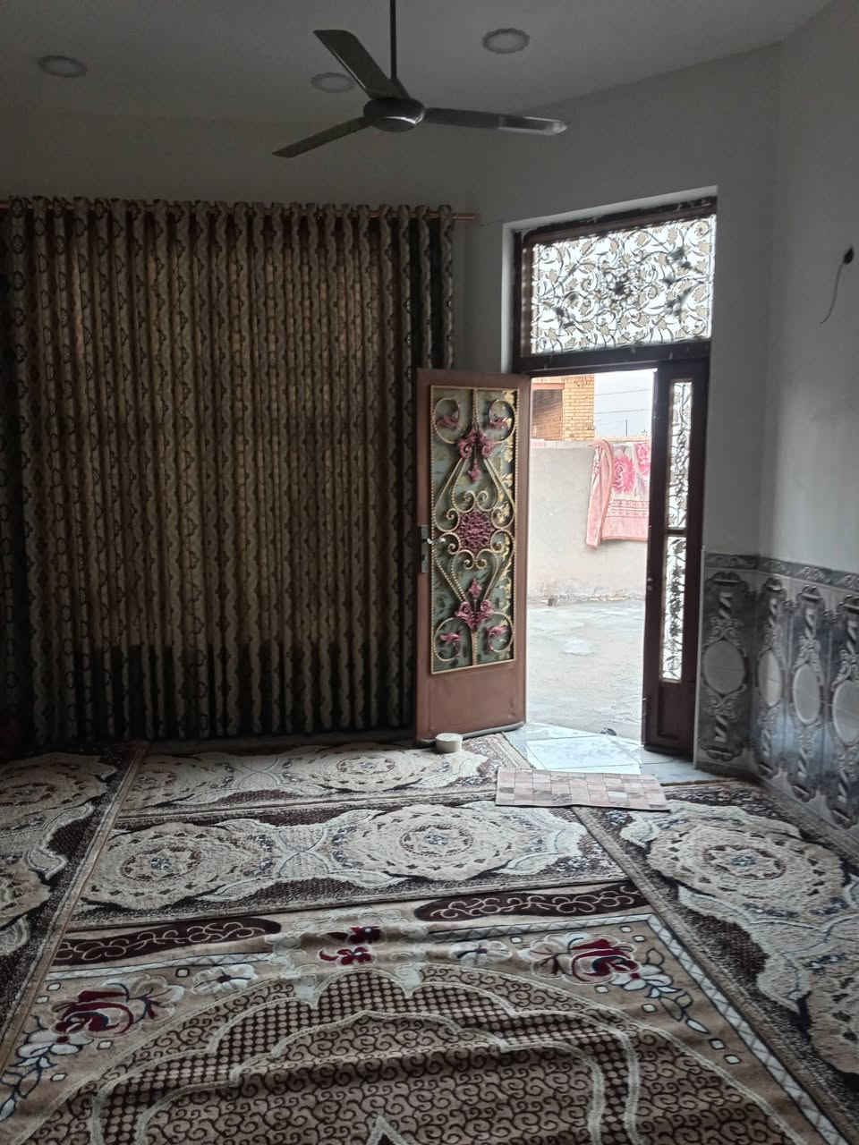 بيت للبيع حي الرسول قرب مدرسه الصحيفه السجاديه مساحته ٤٠٠
غرفتين ٦في٤
صاله ٤ونص في٨
مطبخ ٥في٤
ديوانية ١١ في ٤
يعد اكو تفاصيل ماذكرته
للتواصل *********** واتساب
