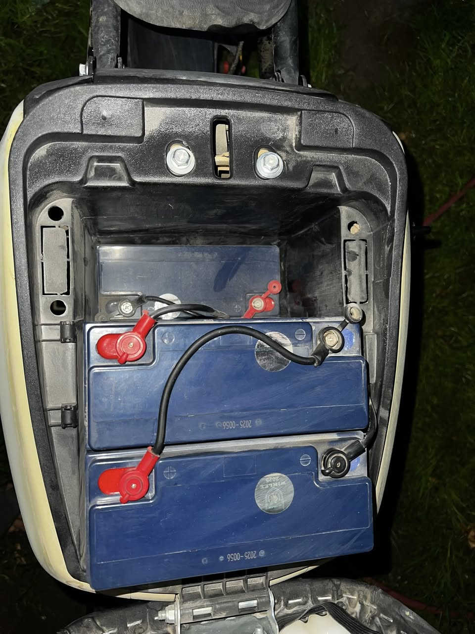 ار 9 للبيع نضيفة صارلها اقل السنة عندي خمس بطاريات مو اربعة بريك دسك ضوة عالي ناصي رماش ستاند تلفون وضع بارك بيها اربع نمر وبيها بك ترجع ليورة سويجات ثنين وبصمة وكارت نضيفة ماطالعة مكانات بعيدة 
سعرها 450 بيها مجال 
مكاني قرب جزيرة بغداد 
***********
