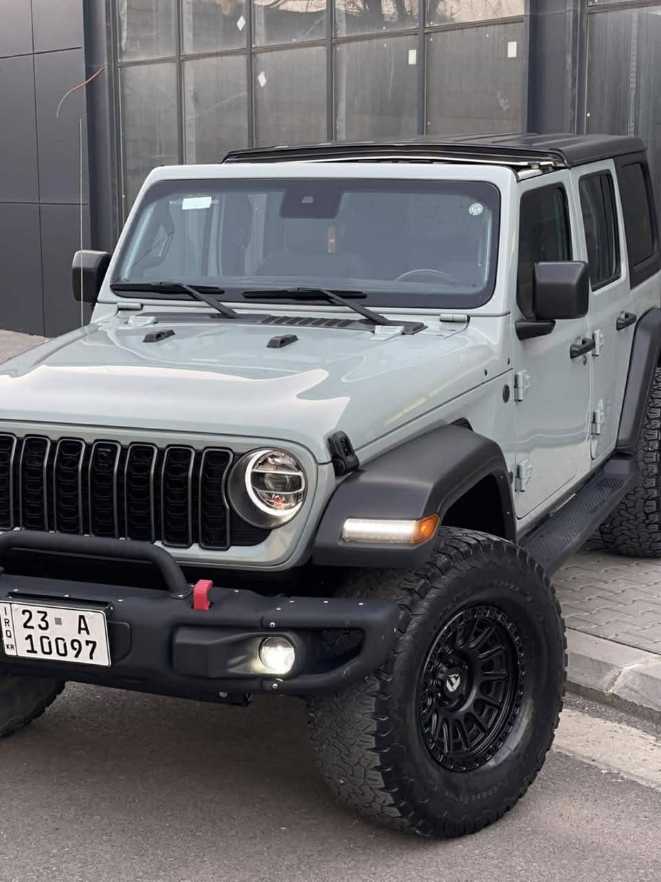 Jeep Wrangler sport 2023🩶
➡️محرك 4 بستم توربو بنزين 
سيارة مرتفعة من امريكا 
🩶لون سمنتي جديد مميز 🩶
⛓️ماشية 29 الف 
🖥️شاشة وسط  
🎆 جامات كهرباء عدد 4
🆎بصمة تشغيل 
📳 Car play  
⬆️سقف فايبر كلاس متحرك 
↕️تثبيت سرعة 
✅ 4X4 
⛰️طخم تايرات جبلي 
📷كامرة خلفي 
🔍Media (Tipe\C & USB)
➿traction control \ مانع انزلاق
➰نضام تسلق 
🔘 Auto Start 
♾️دشبول الكتروني 
✔️سيارة بيهه نص جاملغ خلفي فقط بدون دواخل بدون ايرباك

📲***********
📍سليمانية  
سعر 285 ورقة قفل رجاء سعره قفل علمود معاملة لتخابر ❤️
