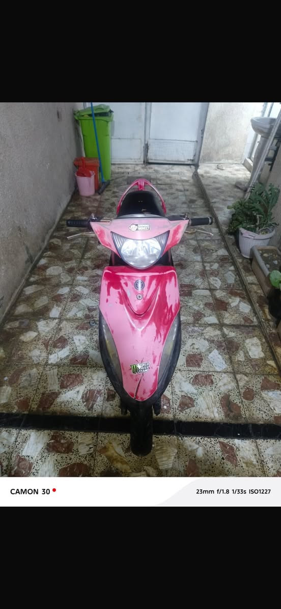 السلام عليكم للبيع ماكس عدله  دراجه حلوه كهربائيهات كلها شغاله بيها دبل اصلي فلاوين تعلاكه قطره فراك يدات قبضات قلق عمبار. يعني الدراجه بيها سيت ذهبي. كفرها احمر جارد. بغداد مدينه  السعر 550 الصدر ***********
