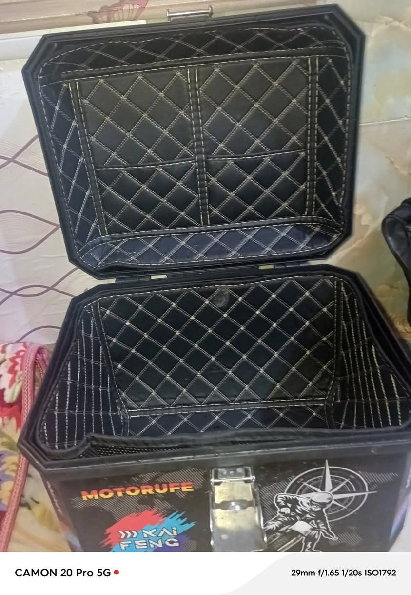 السلام عليكم صندوك دراجه جديد للبيع نضيف سعره 30وبي مجال عنواني شط العرب الجزيره  ***********
