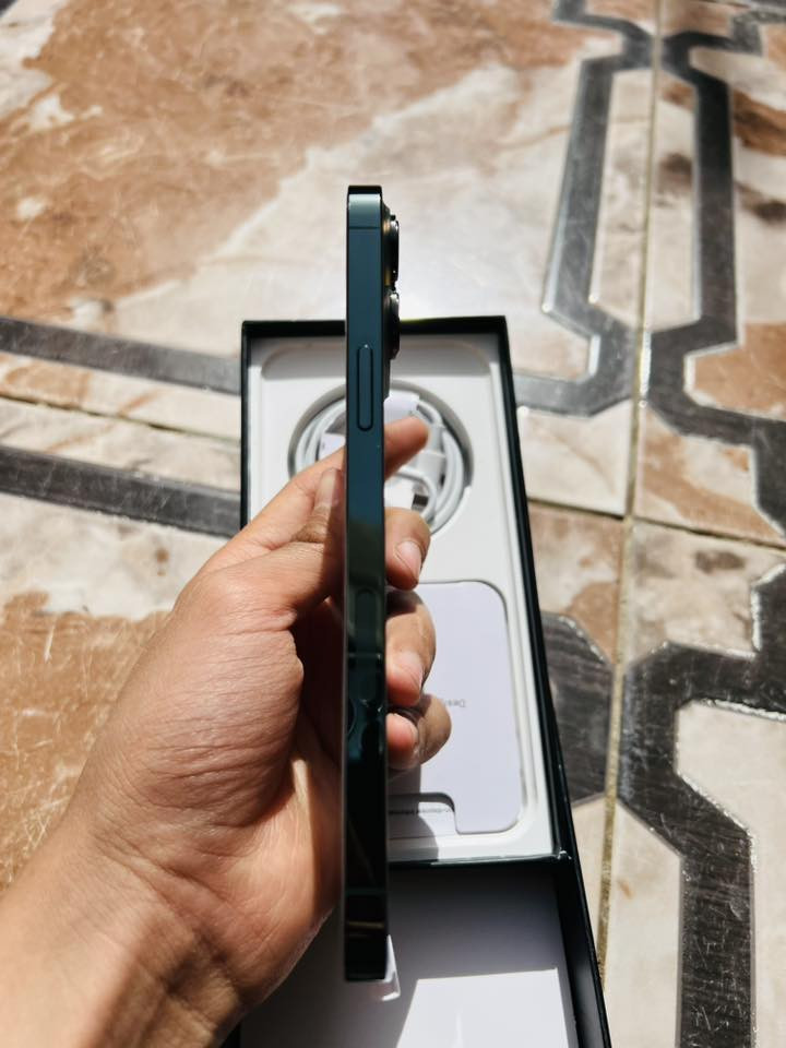 سلام عليكم أيفون 13 برو ماكس ‏اللون المميز الزيتوني
‏ذاكرة 256 بطارية 86 بلادية غير محفزه الجهاز كله بلادي شرط الفحص بأي مكان يعجبك الجهاز بعد حالة الوكالة نظافة 100% 100 لون جدا مميز كامل ملحقات المكان الناصرية المركز
￼السعر اتصال فقط ***********
