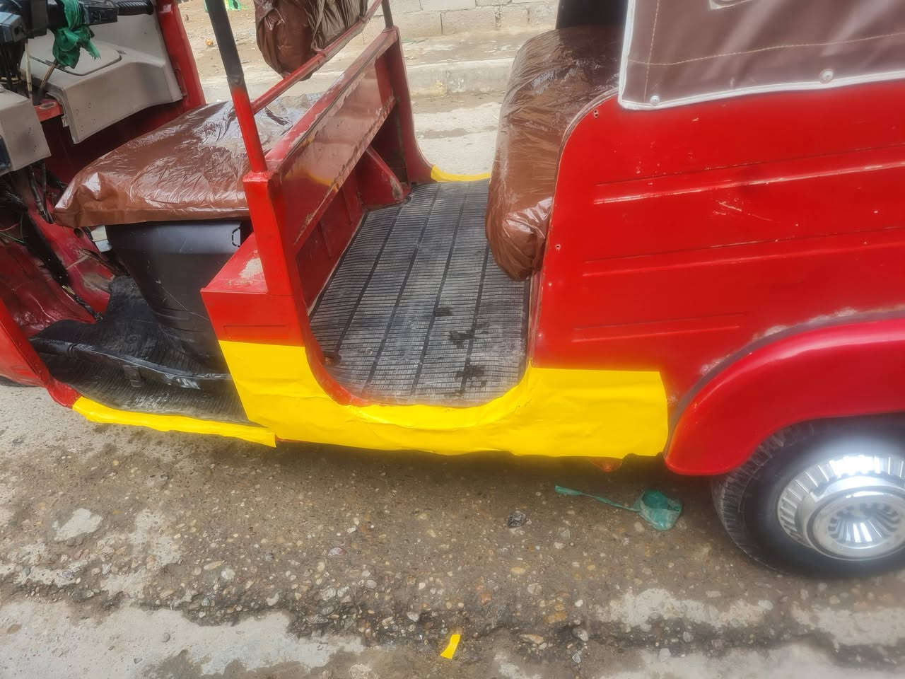 تكتك ١٧مرقمه وسنويه صفاحه حلوه مامصبوغات تكتك بلادي بس لغود بيه صبغ دوس يرادلهن تعمير تخم تاير جديد تكتك هس مجفته مكينه ٢٠السعر 3500 وبيه مجال تواصل ع رقم ***********
***********
