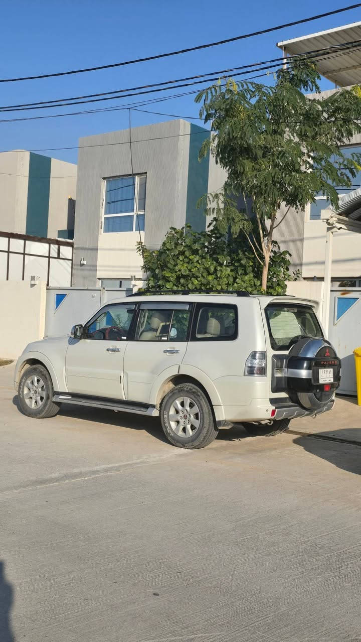 السلام عليكم ... باجيرو ٢٠١٤ رقمها نجف ماشية ١٤٢ الف  بيها بارد بالباب قليل مثل ماموضح بالسونار  سعرها ١٦٥ وبيها مجال قليل جدا  ... مكان السيارة في النجف للاستفسار ***********
