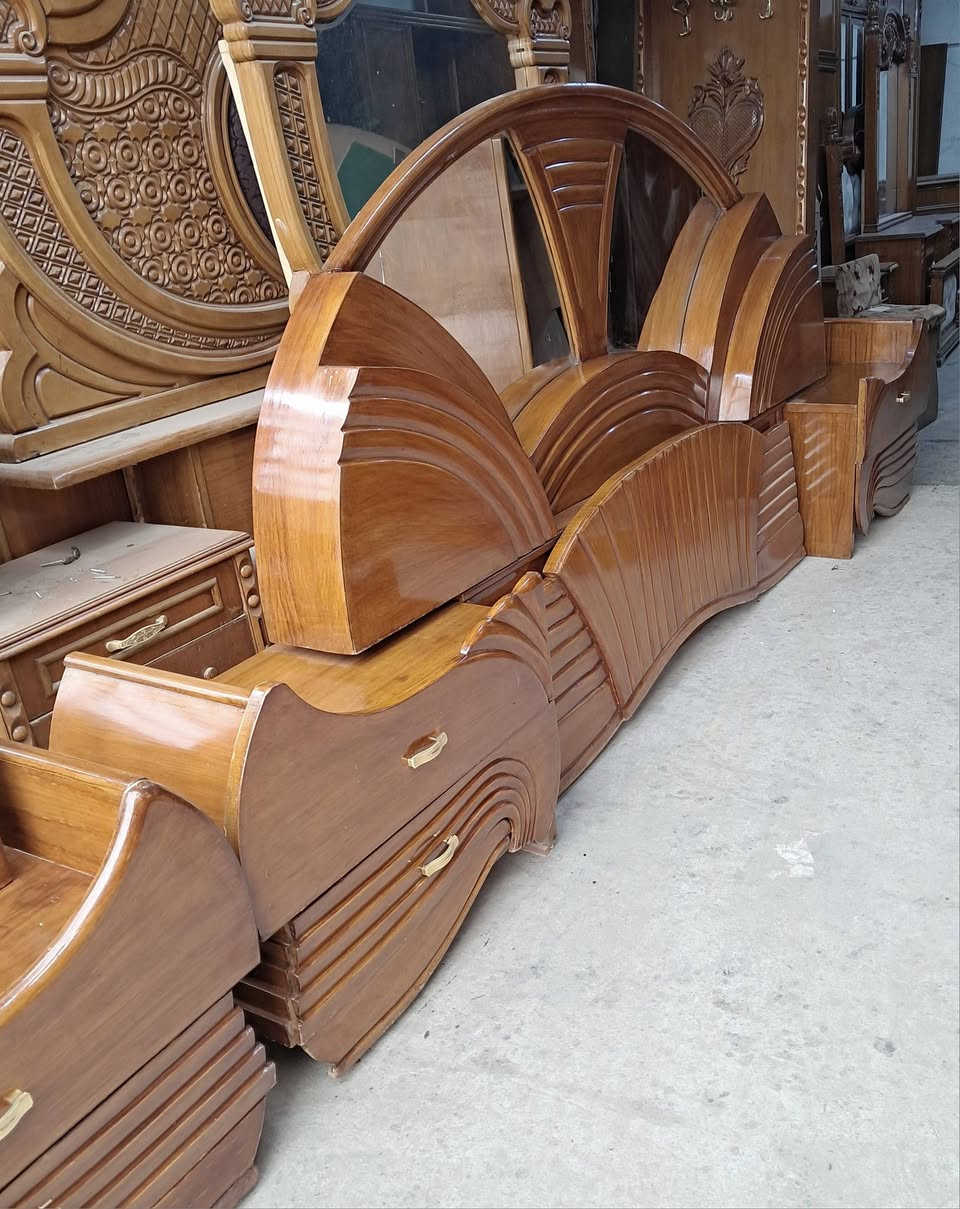 غرفه نوم ست أبواب ملحق داخلي داخل وخارج صاج ارتفاع الكنتور مترين و30 الغرفه تسكام فول بمعني الكلمه انتيكه شغلها واحد عل واحد اي استفسار خاص او الاتصال 
***********
***********واتساب
