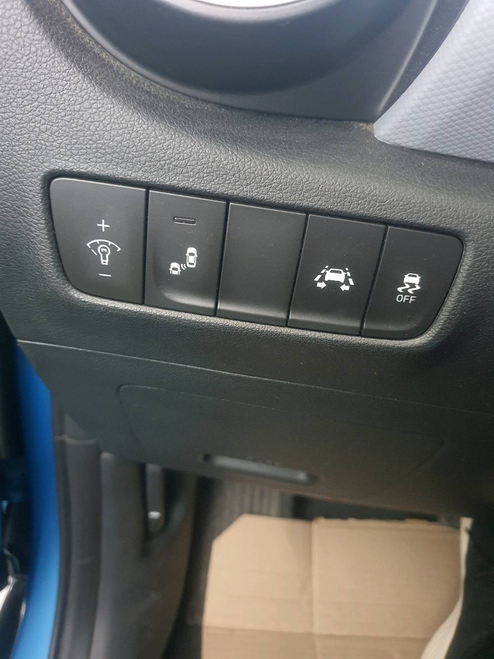 هونداي كونا للبيع ٢٠٢٠ وارد امريكي حادثها جاملغ خلفي وشويه من الصندوك بدون ايرباك يعني صبغ جاملغ وشويه من الصندوك باقي السياره مكفول مكينه ٢٠٠٠ دوش وكير اي تي ماشيه ٤٦ الف ميل            مواصفات السياره تجي قماره سوده تو كلر وحمالات سقف          بصمه  كشن تدفئه  ورادار جانبي وامامي  تحديد  مسار  انحدار وتزحلق كامره وتحكمات  رقمها  اربيل  اب  اسمي سنويه وهزه ولوحات كله جديد  سعرها  ١٤٢  ورقه  مكانها  بغداد  للاتصال    ***********       ***********   واتس اب                 