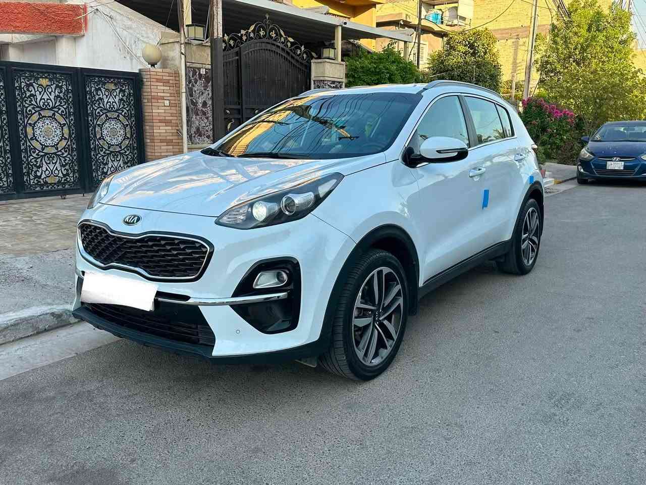 سلام عليكم
من رخصه لادمن
سبورتج 2019 للبيع فقط
رقم بغداد بسمي تحويل ثاني يوم  سونار منشور بارد اسفل الباب امامي يسار بدون داخل بدون فتح 
ماشيه 94 الف 
خليجي
مواصفتها عاديه معروفه
حساس امامي وخلفي

سويج عدد 2
تحكم جهتين 
تبريد قطعتين 
مري كهربا 
كشنات جلد ومخمل
داخل لون عسلي 
قماره حديد 
نضام ايكو 
5ويل كب 
محرك دوش 2000
مكاني بغداد الكرخ سياره بسمي هزه ارقام جديد بس تحول 
غير متواجد عل فيس 
السعر 183 مع مجال 
لاستفسار ‭***********
