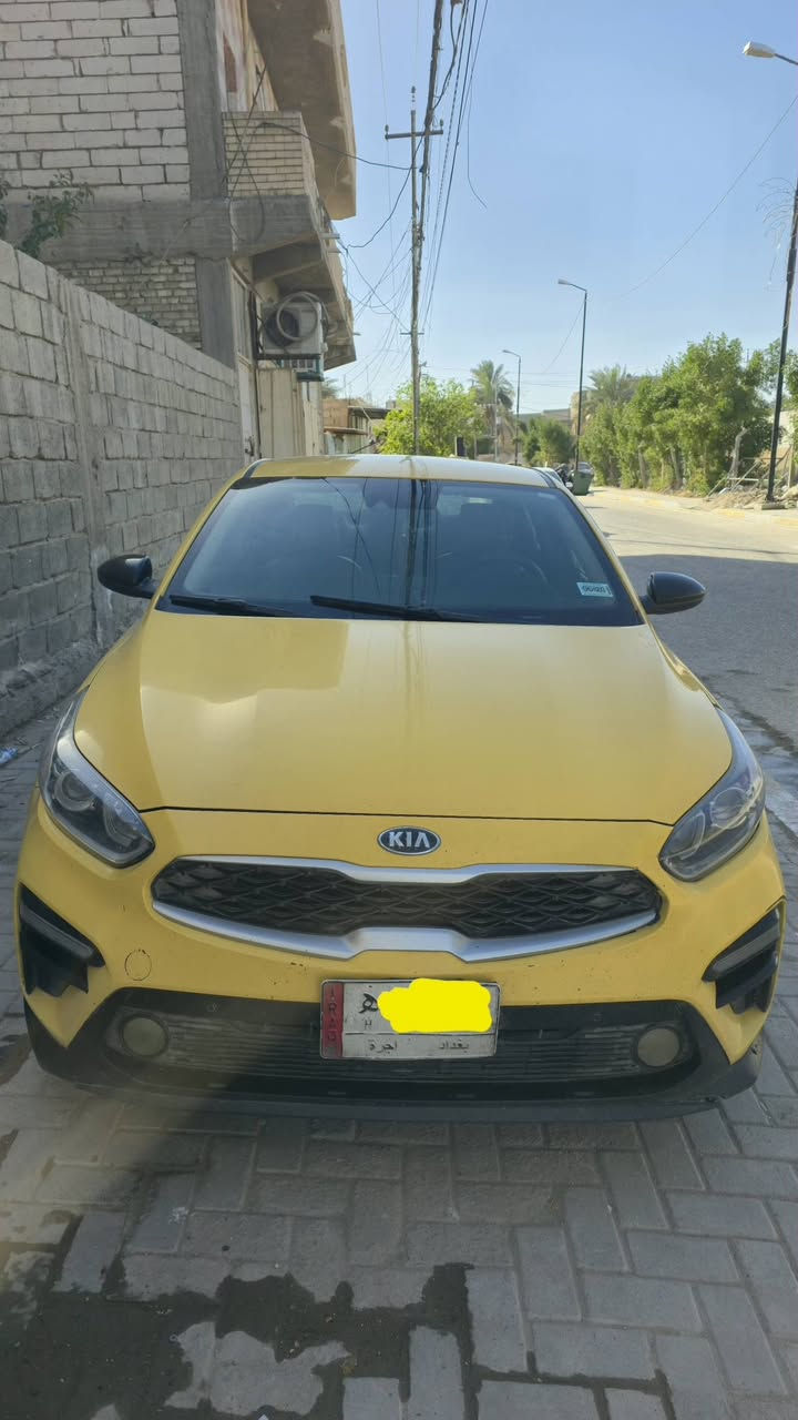 السلام عليكم ورحمة الله وبركاتة
سيارة فورتي موديل ٢٠١٩ مكينة ٢٠٠٠ دوش
رقم بغداد بأسمي تحويل مباشر خالي من الهيئة والغرامات 
وارد أمريكي حادثها جاملغ امامي فقط بدون دواخل وقطعة صبغ فقط 
كيرها At سيارة نظيفة ومرتبة تجي وتشوف بعينك  

للإستفسار الاتصال ع الرقم  ***********
