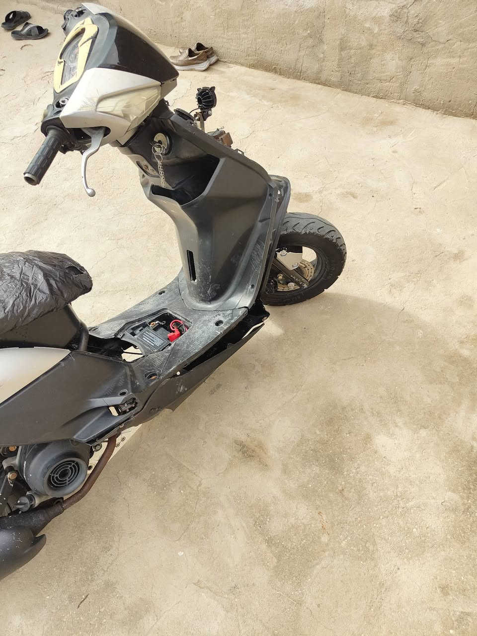 دراجه سكنس نضيفه نقصها بالكفر فقط.. محرك ممفتوح نضيف كلش سلف وهندر __السعر 300__***********
