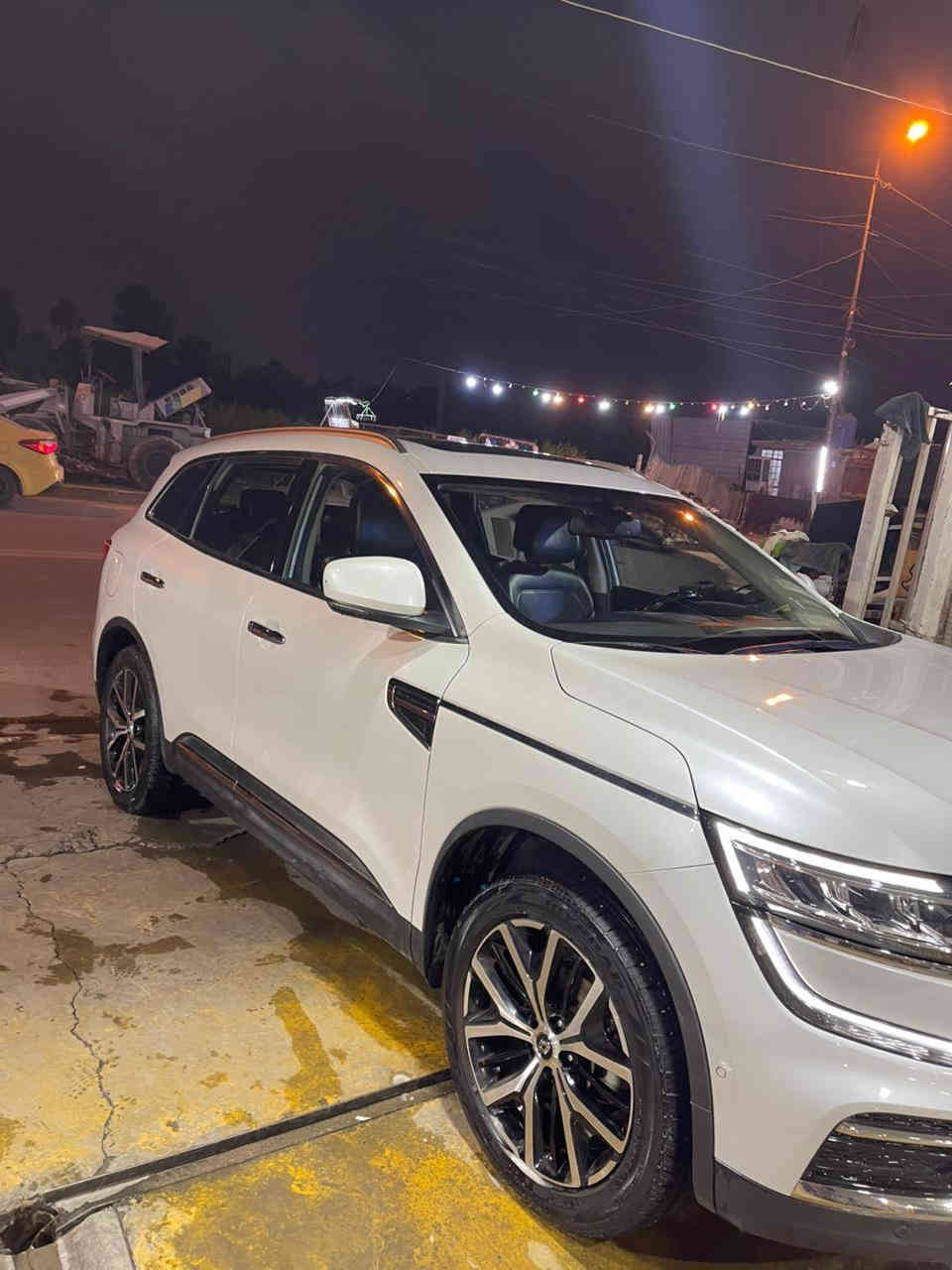 السلام عليكم للبيع رينو كوليوس موديل 2023 مكفولة
رقم بغداد فووول مواصفات والسيارة ضمان 5 سنوات من الشركة محرك و كير

مواصفات السيارة 

 المحرك 4 سلندر  2.5L ياباني

 ناقل حركة أوتوماتيك 7 سرعات

 دفع رباعي 4WD

 مفتاح التشغيل بصمة مع خاصية التشغيل عن بعد

حساسات 360 درجة

كامرا خلفية دوارة

مصابيح امامية LED زينون   

 مصابيح خلفية LED 

 ويل كب 19

 اشارة في المرايا الجانبية 

المرايا قابلة للطي تلقائياً

 رادار جانبي (نقط عمياء)

عدد AIR BAG 8

 هاند بريك كهرباء 

 مكابح ABS 

 شاشه apple car play و android auto و GPS باللغه العربيه

 تحكم مقود

منفذ طاقة 

 تتسع المقصورة لـ 5 ركاب

مقاعد جلد و تدفئه للمقاعد الاماميه

 اضاءة led داخل الأبواب 5 الوان

 لوحة العدادات متغيره 4 أشكال

 تثبيت مقتعد الأطفال ISOFIX 

  تبريد مناخين للسائق و الراكب مع تبريد خلفي

 مقابض ابواب نيكل مع زر بصمه

 نظام مانع الانزلاق 

حاملات اكواب مبردهش

 سستم صوت BOSS

صندوق كهرباء

فتحة سقف بانوراما

اريل نفيگيشن

نظام الركن التلقائي autopark

المرأة الوسطيه بخاصية تعتيم الذاتي  

السعر180 وبيها مجال مستعجل للبيع بسبب الصروف
السياره محجوزه للمصرف واني ادفع اقساطها

للتواصل 

***********
