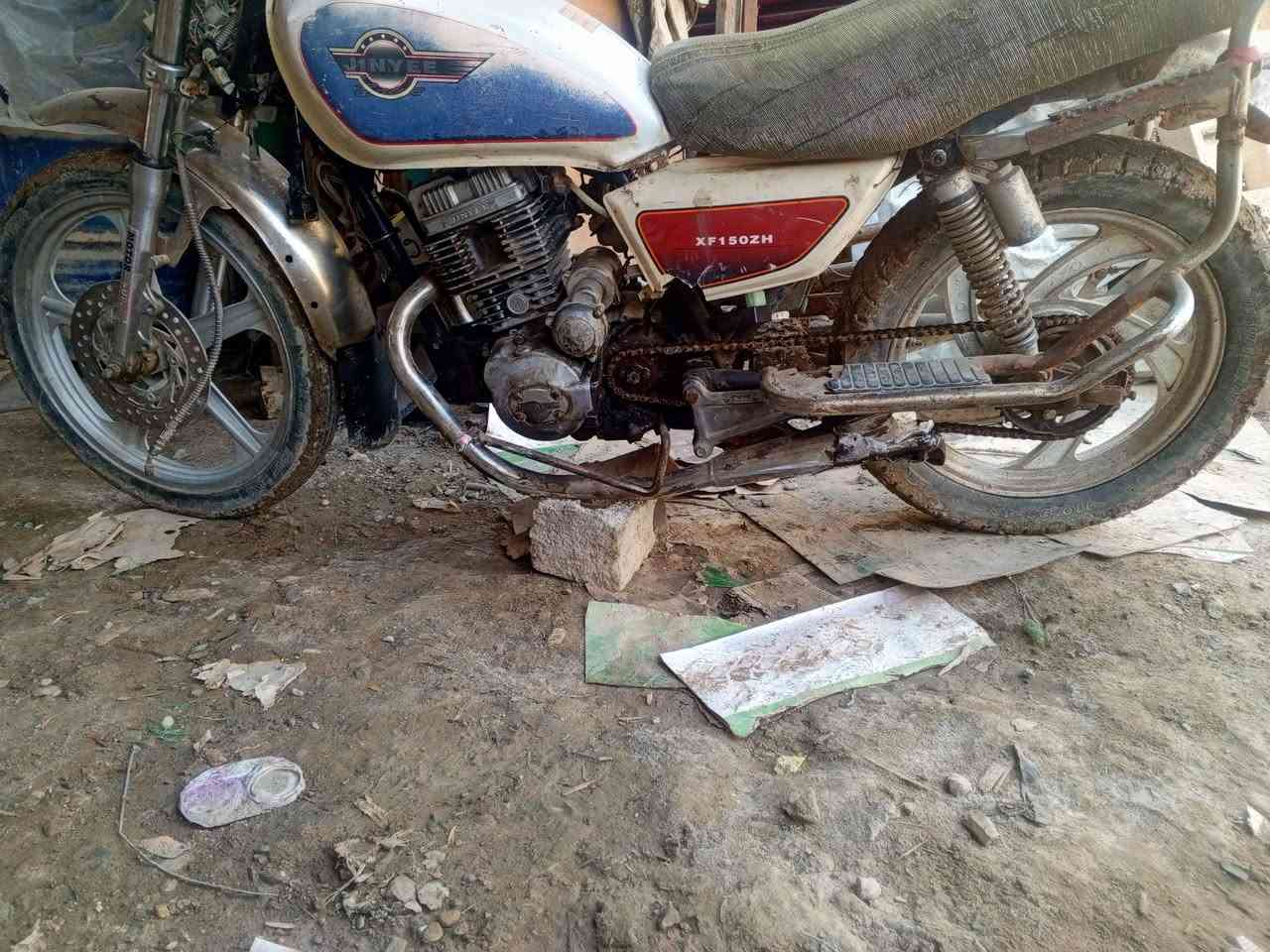 السلام عليكم دراجه للبيع جني دبل بلك بدون أوراق اكفله سرقه دراجه مال شقل السعر ١٧٠ وبي مجال ***********
