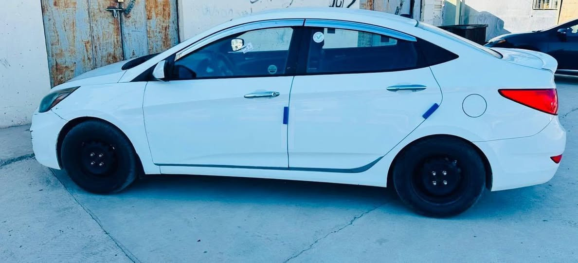 سلام عليكم 
اكسنت 2015 وارد امريكي 1600 ضرر جاملغ امامي وخلفي 
رقم بغداد سنوية  نافذه 2028
تدفئة تبريد
مكاني ديالى 
السعر 90 ورقه بيه مجال بصيط 
***********
