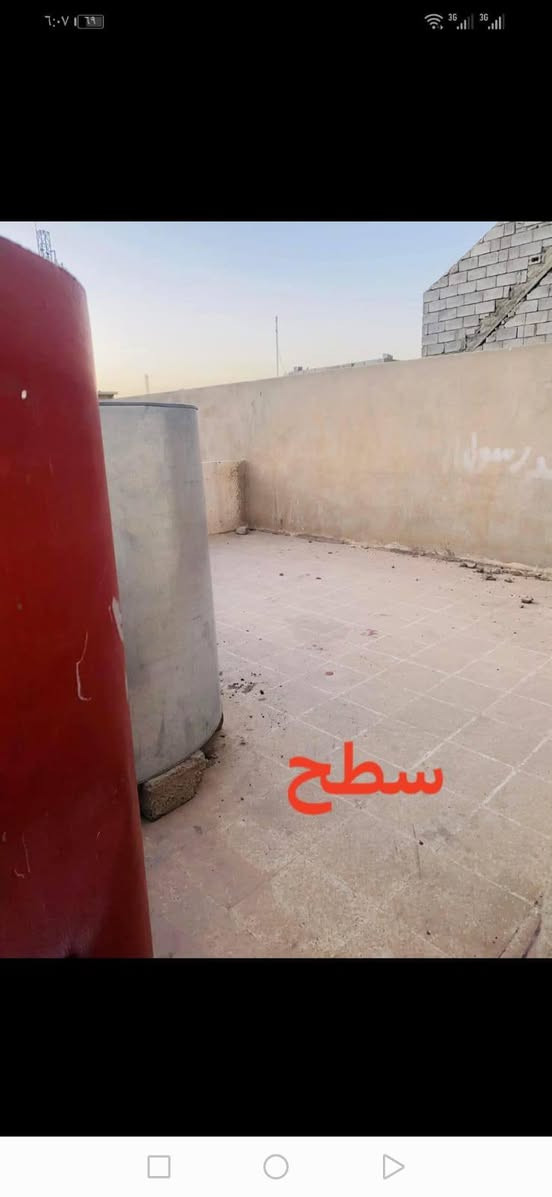 شقة للايجار قريبة ع شارع سبعاوي حي الوحده ايجارها 200 الف  ماء وكهرب مايدفع ع صاحب الملك 
واتس اب  :***********
اتصال هاتفي:***********
