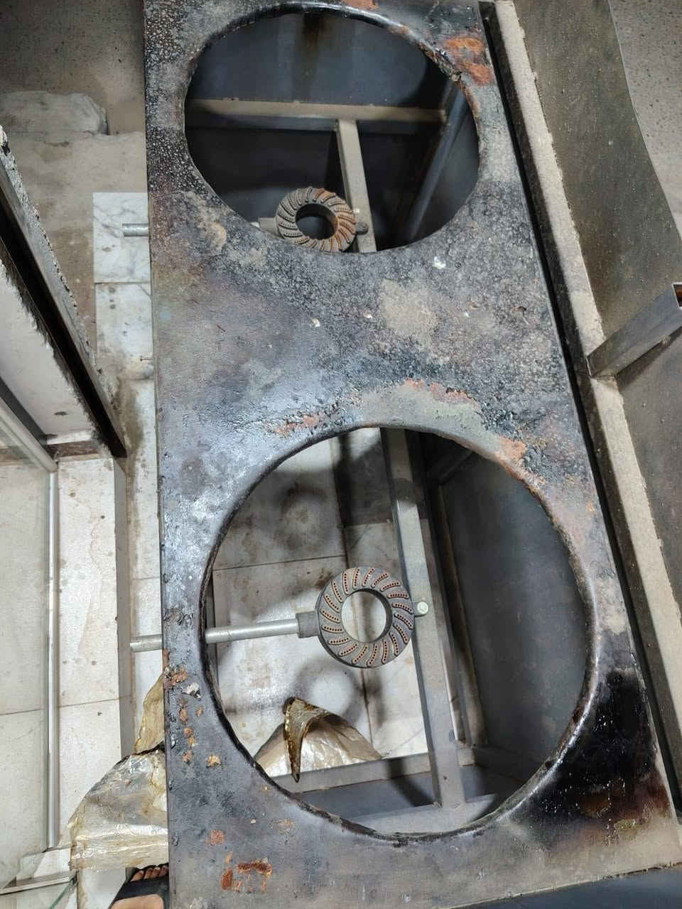 اغراض مطعم جاهز للبيع ***********
