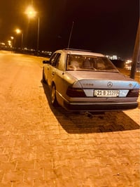 مارسدس e300 موديل ١٩٨٥ مكينه بتة ٢.٥ زوربة هلمتة سة ياركة مالي خومة نا...