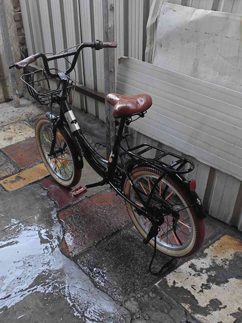 سلام عليكم بايسكل ماركة AT حجم 20
تاير عريض يتحمل اوزان 
نضيف مابي نقص 
بريك خلفي يخفف امامي قوي
سعر 85 بي مجال حك الجية
للتواصل ***********
مكاني البياع الرسالة الثانية  
يوجد توصيل كافة المناطق
