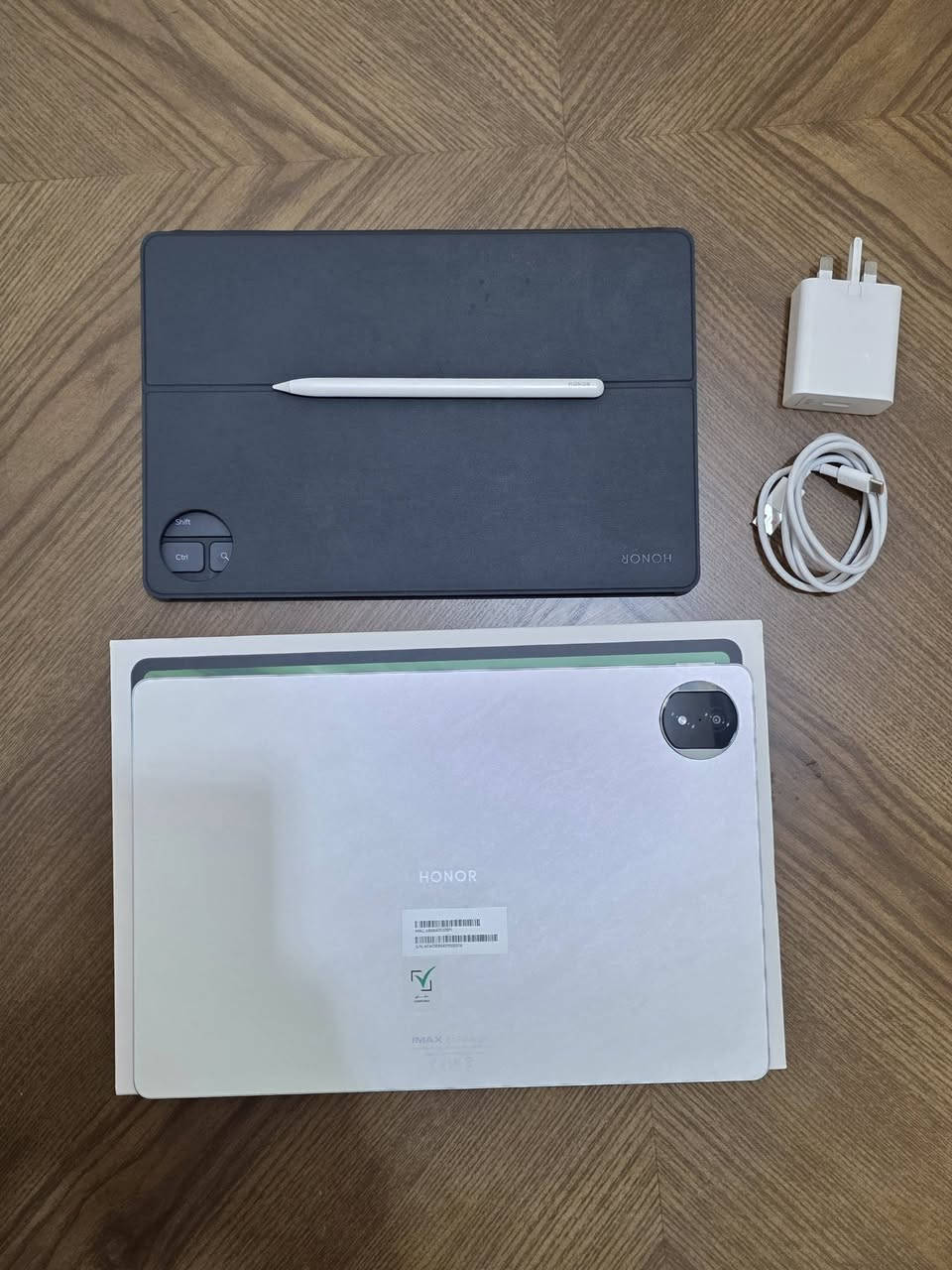 تابلت اونر ماجك باد 12.3 oled 256 نضافه 100% استعمال اقل الاسبوعين جديد بمعنى الكلمه كامل ملحقاته وياه الكيبورد و القلم و الكارتون و الشاحنه للبيع فقط سعره ٧٥٠ الف مكاني الكرادة ***********
