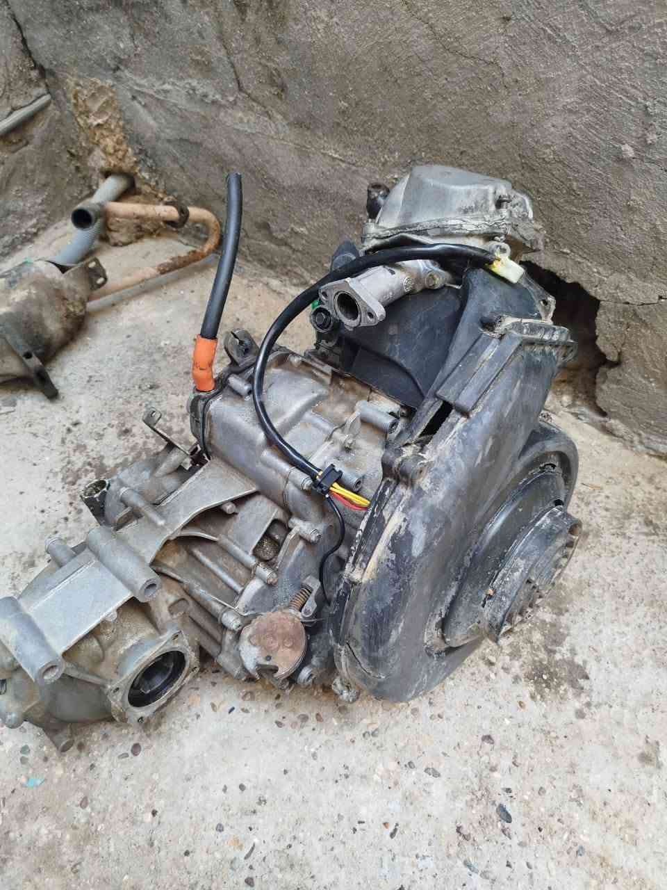 محرك بياجو ٢٠١٨  شرط الفحص تاخذه ومجفته جديد وغراض الجفتهن القديمات عندي ويا صالنصه شركه وعقل شركه السعررر ٣٠٠ وبي مجال للطيبين العنوان بغداد الشعله ***********
