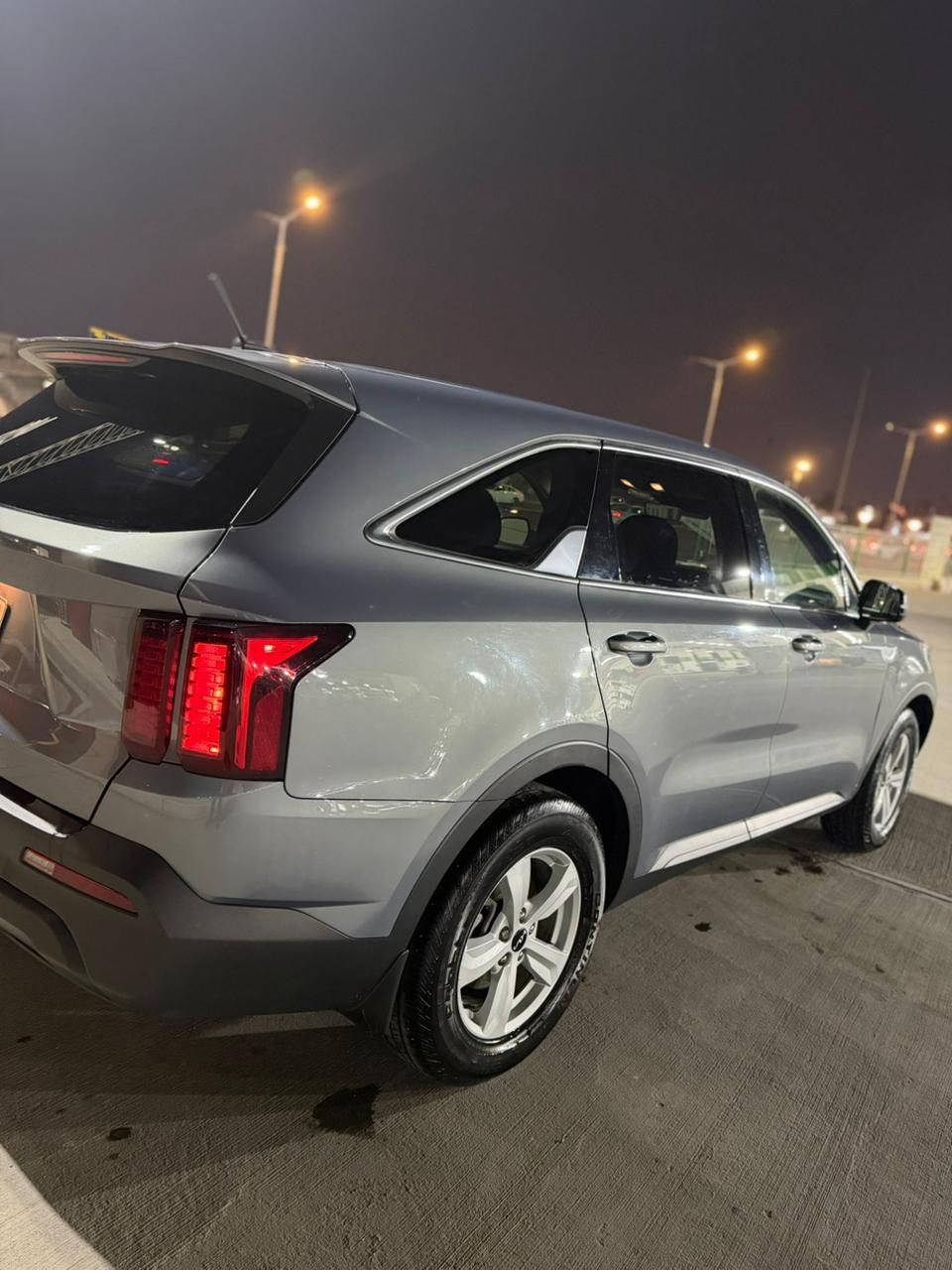 سورنتو وارد السعر 195 ورقه العنوان البصره *********** بيه بس قطعه وحده صبغ
