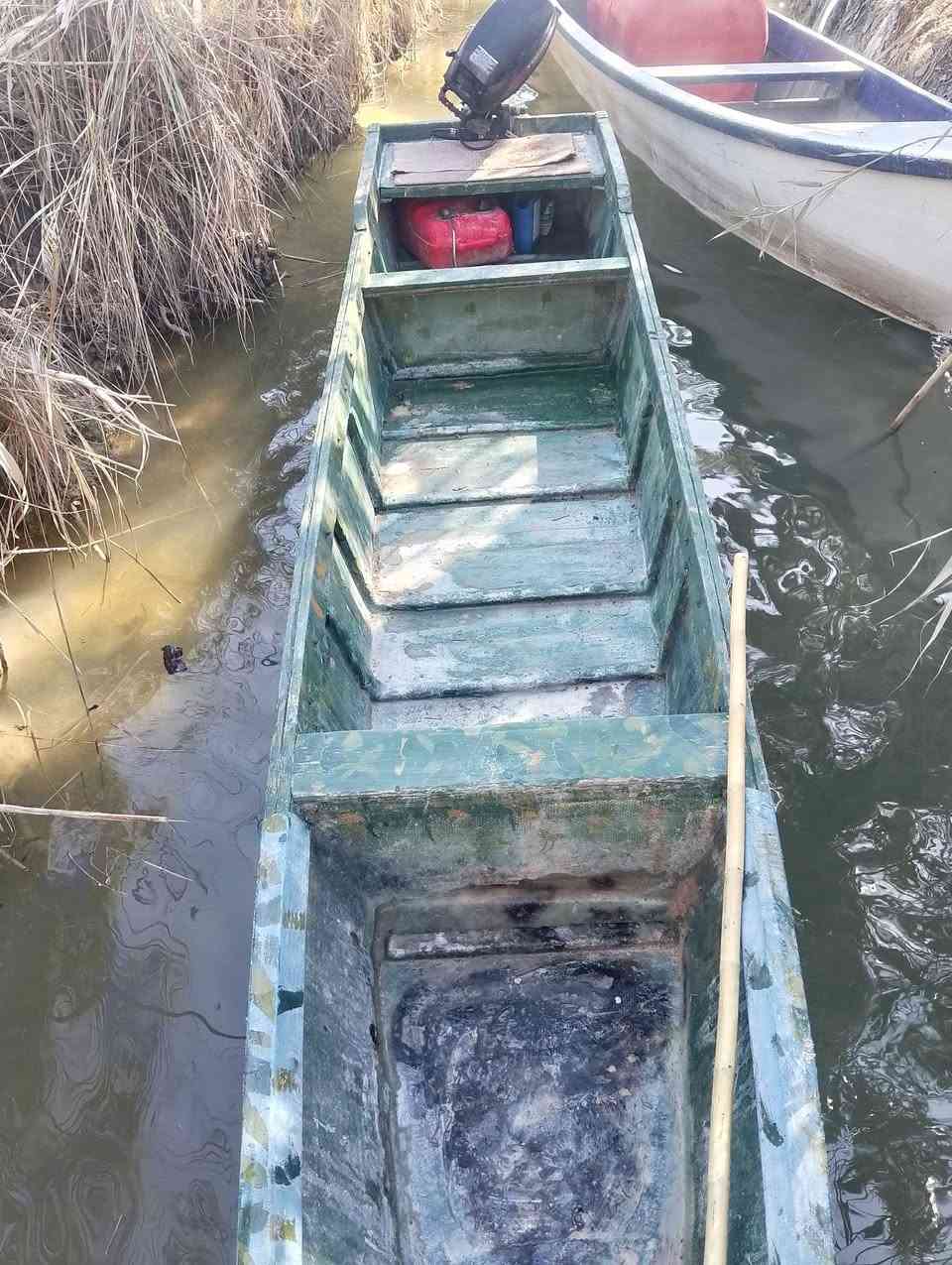 للبيع زورق قطع فيبر الطول ٥ونص وعرظ ٨٠من جوه السعر ٣٠٠ بصره كرمه علي اي استفسار *********** الموشراي ابد لايراسل
