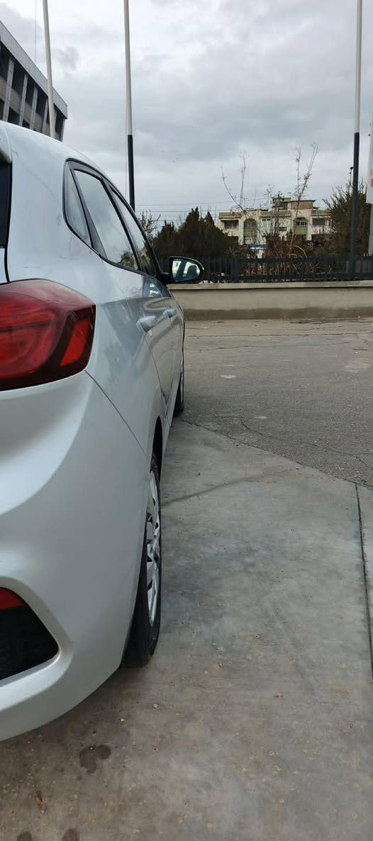 للبيع  اكسنت مديل2020 اي حادث مابيها  رقم اربيل انكليزي سياره مكفوله كفاله عامه يعني حته كمبيوترفحص شرط نقص مابيها اسبيرمنازل شركه شاشه كامره بلادي مانع انزلاق تحكم ستيرن  كيراوتو وعادي محرك وكير شركه تبريد تدفئه كله شغال سياره ماشيه 100الف سياره فول بس فتحه سقف مابيها مكان سياره سليمانيه السعر 130وبيها مجال قليل مكان سياره سليمانيهه
***********
