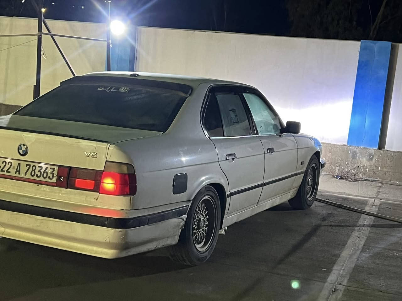 BMW بۆ فرۆشتن
مۆدێل 1992
چوار جام کارەبا 
سلاید 
ئاوینە گوی بەرخ
تەبرید سارد و گەرم 
فول فولە بەس گێڕ عادیە 
جوار تایەی تازە
تەقەو رەقەی نیە
سەنەوی تا 2030تازە 
گێڕ و مەکینە بەشەرت 
کارەبای بەشەرت 
موسو براوە بەشەرت 
تەحویل بەشەرت 
سەیارەکە لە رەسمەکان جوانتر نەبو پارەی ریگات بۆ ئەگیرمەوە
سعری 53گەلاو معامەیەکی کەم
شوین تەکیە 
ز.م***********ڤایبەری لە سەرە
