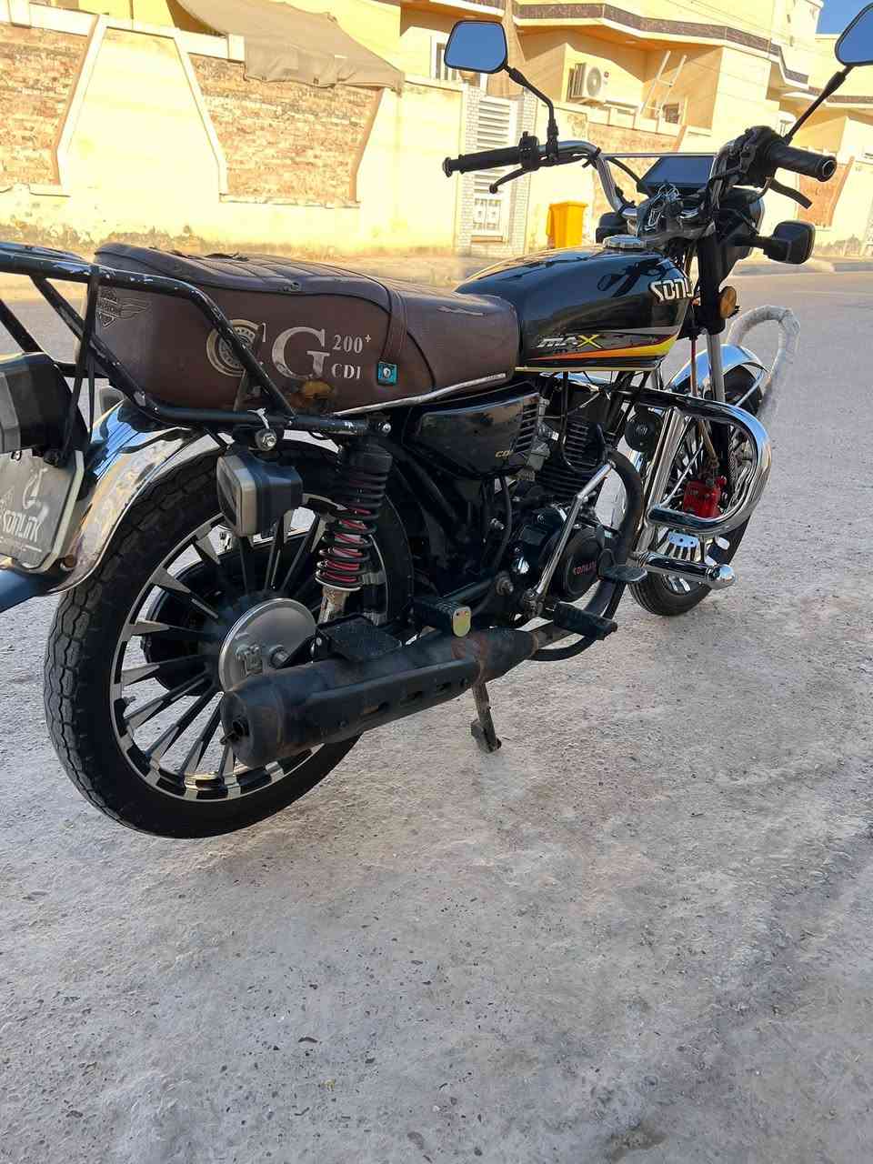 السلام عليكم 
إيراني سولنك ماكس 
محرك 200cc ضاغطه وزنجيل 
بدون اوراق 
دراجه مكفوله نقصها العنبار مال البريك الامامي و وحده من الدواسات الخلفيه طاكه 
سعرها 800 الف رجاءً مو شراي لا تخابرني
عنواني الفلوجه مجمع الرحاب
*********** 
متواجد خاص
