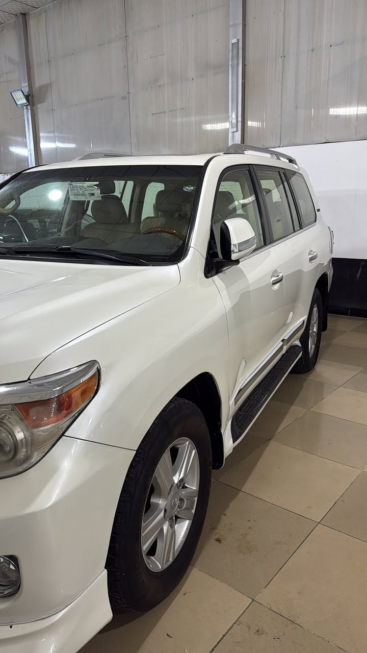 السلام عليكم اخوان
تيوتا لاندكروز GXR  للبيع للبيع موديل 13  
بيها بس 1 جاملغ
معرك مامفتوع   
 سياره فول مواصفات
 السياره بسمي ارقام جديده
 ماشيه ٢٠٠ كم
سعر /325 
رقم تلفون : *********** وتسئب
