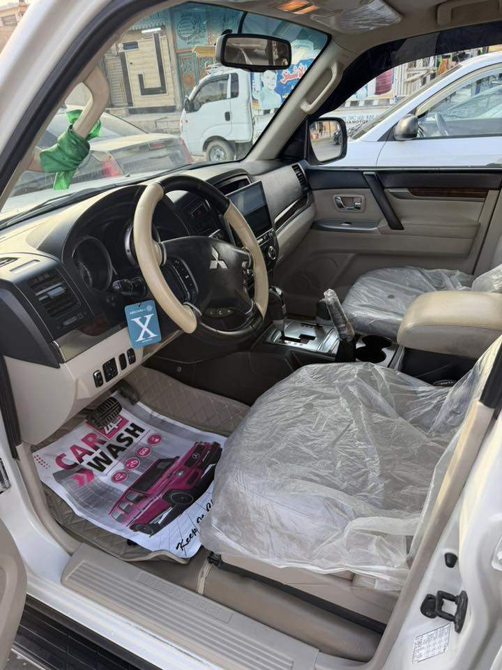 باجيرو حبتور موديل 2014مكينة ٣٥٠٠
بيهة شبر بارد ومكحل بل باب الخلف السايق فقط الباقي كفالة عامة شرط الفحص

مكينة وكير وتبريد كلة كفالة 

السيارة جاهزة من كلشي وما بيهة نقص برغي انكر سلف وحرك وين يعجبك السيار كلش حلوة 

مكاني بغداد حي اور 
للتواصل ***********
السعر 165$ بيهة مجال بسيط حك الجية
