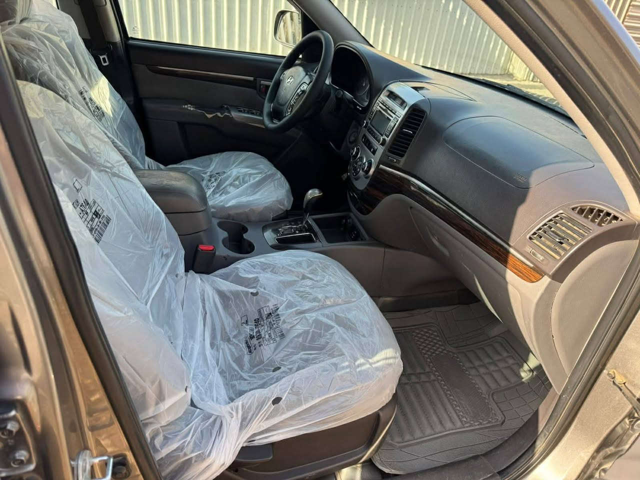 السلام عليكم
للبيع هيونداي سنتافي (2012 )

مكينه 6 سلندر دوش 

🛑السعر. 💸118 💸

حساس وكامره وتحكمات وكشنات تدفأه وبقية المواصفات المعروفه

مكفوله من الضربه والحادث فقط طخه خفيفه جاملغ امامي  وبنيد ومباوكين الجاملغ الثاني يعني 3 قطع صبغ فقط بدون ضرر وجزء من الصندوك 
بدون دواخل ولغد وشاصي مكفولات 

كير مكينه وصدر وتبريد كوله بشرط زيرو 

مكاني بغداد زعفرانيه 
☎️***********☎️
