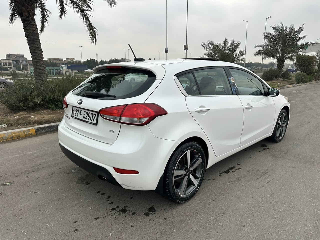 السلام عليكم سياره كيه فورتي موديل 2018وارد امريكي مواصفات فول واحد على واحد محرك 2000سياره جاهزه حلوه محرك كير صدر تبريد تخم تاير مكفولة رقم اربيل تحويل مباشر حادث سياره بنيد وجاملغ العنوان بغداد الامين شارع نواب سعر 102$بيه مجال بصيط النتصال ***********
