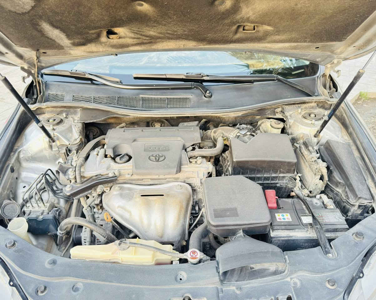 سلام عليكم

للبيع كامري أمريكي 🇺🇸 

موديل المركبة : 2017 

لون المركبة : رصاصي 

سعر المركبة : 165$ 

الضرر المركبة : الباب خلفي بصف السايق .

مواصفات المركبة : SE 

المحرك: 4-أسطوانات سعة 2.5 لتر DOHC 16-صمام

 • القوة: حوالي 178 حصان @ 6000 rpm

 • العزم: حوالي 170 lb-ft (~230 نيوتن·متر) تقريباً.  ￼

 • ناقل الحركة: أوتوماتيك 6 سرعات مع وضعية التبديل اليدوي.  ￼

 • الدفع: أمامي (Front-Wheel Drive)

مقاعد لخمسة ركاب

 • عجلة قيادة رياضية مع أزرار تحكم

 • نظام صوتي مع بلوتوث وAux وCD (عادةً 6 سماعات)

 • مكيف أوتوماتيكي / تحكم يدوي حسب الحزمة

 • عجلات سبور 17-inch

 • أنظمة أمان أساسية: ABS، التحكم بالثبات، وسائد هوائيه 

• نظام مكابح ABS

 • توزيع إلكتروني لقوة الفرامل EB

• تشغيل عن بعد بصمه المركبة .

للاستفسار عن السياره التواصل على الخاص


**إذا كنت صاحب هذا الإعلان وتريد حذفه لأي سبب، رجاءا أرسل رسالة إلى الدعم الفني**