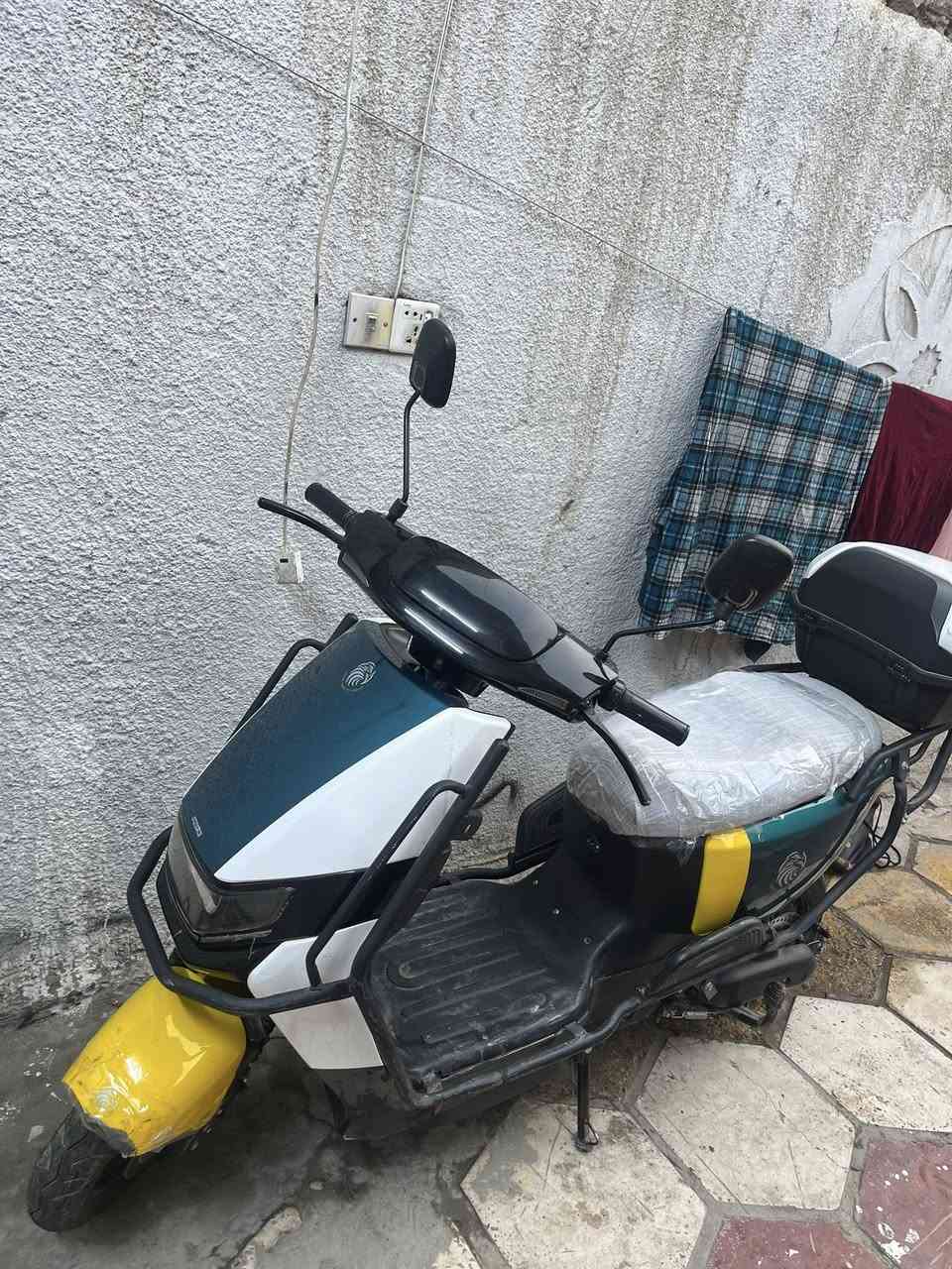 سلام عليكم
دراجه شحن للبيع 
موديل 2025
دراجه نضيفه وحلوه 
نقص بس ابريك تبديل يده اتعاجز ابدل 
وبيهة 7 بطاريات وحده تسمه احتياط 
سعر 460وبيهة مجال للشراي 
رقم بي واتساب ***********
