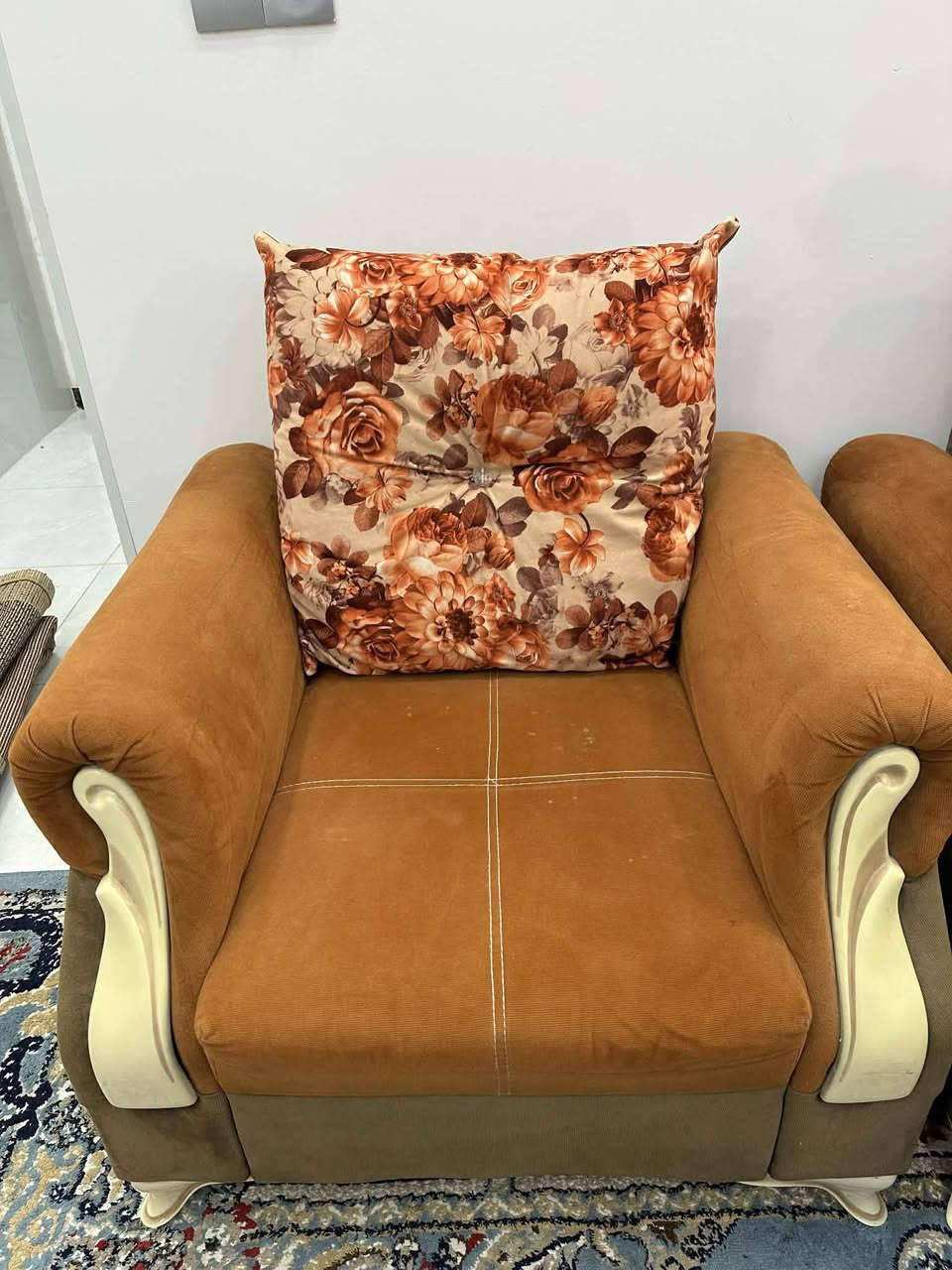 تخم 8 مقاعد
كراسي 2 
قنفات 2
النظافة 80%
العنوان البياع قرب حسينية موسى الكاظم
*********** للتواصل اتصال
