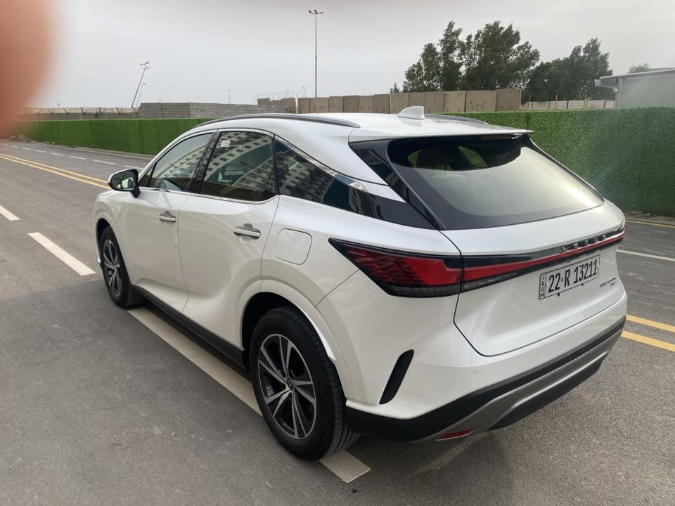 السلام عليكم 
للبيع لكزس RX موديل 2024 ابيض  هايبرد وكاله خليجي بحاله الوكاله مكفوله ماشيه 25 الف كيلو متر فتحه سقف جلد كراسي كهرباء داخل اوف وايت السعر 46.000$ 
الاتصال ***********
