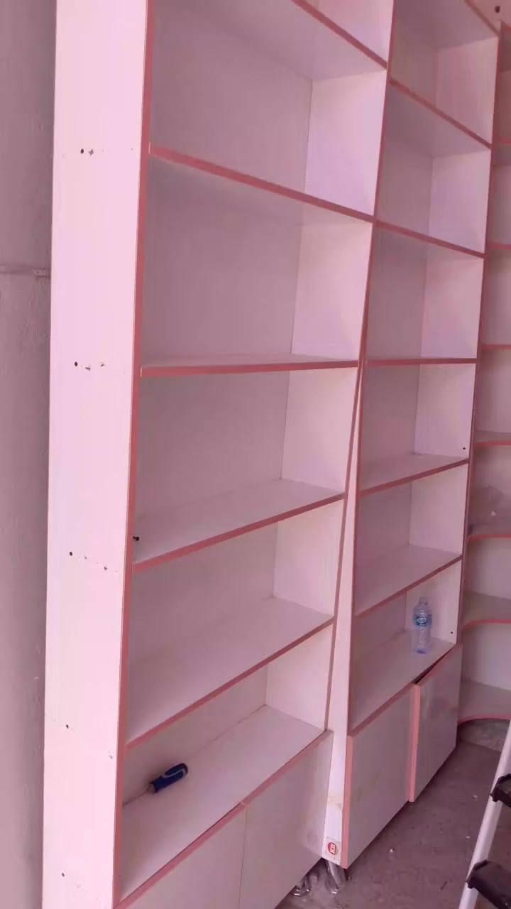 السلام عليكم رفوف او باترينات للبيع الشراي يتصل ***********
