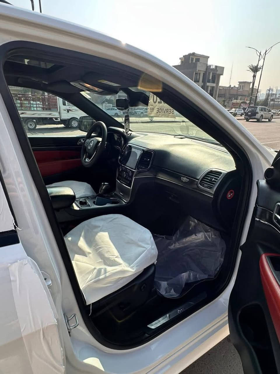 سلام عليكم للبيع جيب اس  ام رادار   S 2020 ( خـليـجـي )
ماشيه 38 ميل 

فول فول مواصفات فورويل بارنوما فتحة 

السياره كفاله عامه من الصبغ او البارد كير مكينه كلها كفاله عامه

عدا كارت تحت بك لايت بسيط و رصعه ب باب سايق ع كد 5سانتيم. تم سحب ب جهاز لا تكحيل ولا كارت

 ( وكاله هارلم) ام الرادار

مكينة  3600 6 سلندر  

 سقف بانوراما 

 كشنات جلد اسود و احمر+ كهرباء + تدفئه + خزن ٣ وضعيات 

 نظام النقطة العمياء 

 ويل حجم 20 بلادي سبورت 

 نضام خاص للطرق الوعرة 

تشغيل عن بعد 

مري كهرباء 

 مرايا متحسسة للضوه العالي 

 بخاخات لتنضيف اللايتات الامامي

 نظام تشغيل واطفاء المحرك اوتماتيكي للتوفير وعدم صرف الوقود عند الايقاف (AUTO START SYSTEM)

 

وضعيات قيادة التحكم بيهم عن طريق الماوس 

لايت زنون امامي ولد خلفي 

 تخم تاير جديد

اوتو بارك

 ستيرن كهرباء + تدفئه ستيرن 

 ريموت كنترول عدد 2 

 حساسات خلفية امامية

مكان السياره بغداد 

للاستفسار :***********
