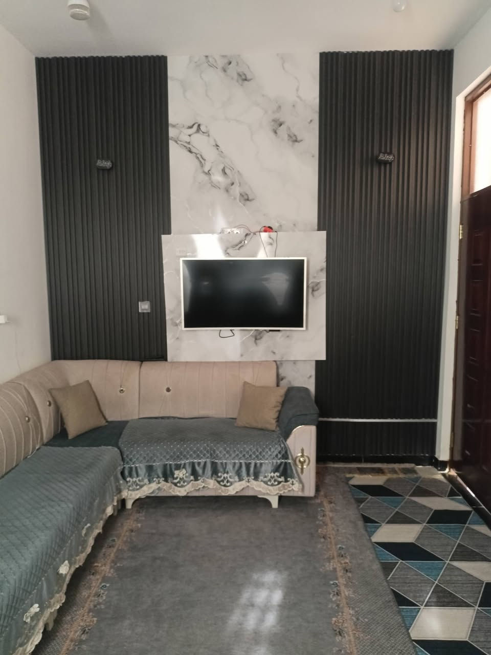 السلام عليكم مشتمل للبيع مساحه 105متر حي الحوراء بلبدايه شارع الكفاح الاستفسار على  ***********
