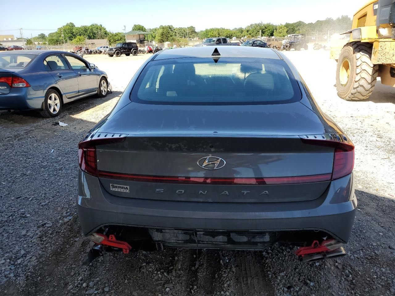 السلام عليكم
سوناتا 2023  SEL لون أسمنتي 
رقم بغداد حره 
محرك 2500 تنفس طبيعي مو توربو 
بدون حادث بدون غرف بدون تبديل بدون بارد كفاله حتى دعاميات
تشغيل عن بعد 

كشن السائق كهرباء 
شاشة تدعم الكار بلي 
اوتو هولد 
سايد بريك بصمه 
3 بصمات تشغيل وأبواب 
نقطه عمياء رادار جانبي 
قيادة ذاتيه 
توقف ذاتي 
تحديد مسار والمحافظة على المسار 
كروز سرعه تكيفي يعدل السرعه تلقائيًا
لايت LED اوتو 
السياره جاهزة من كلشي 
١٩٥  مجال قليل 
مكان السياره ميسان
***********
