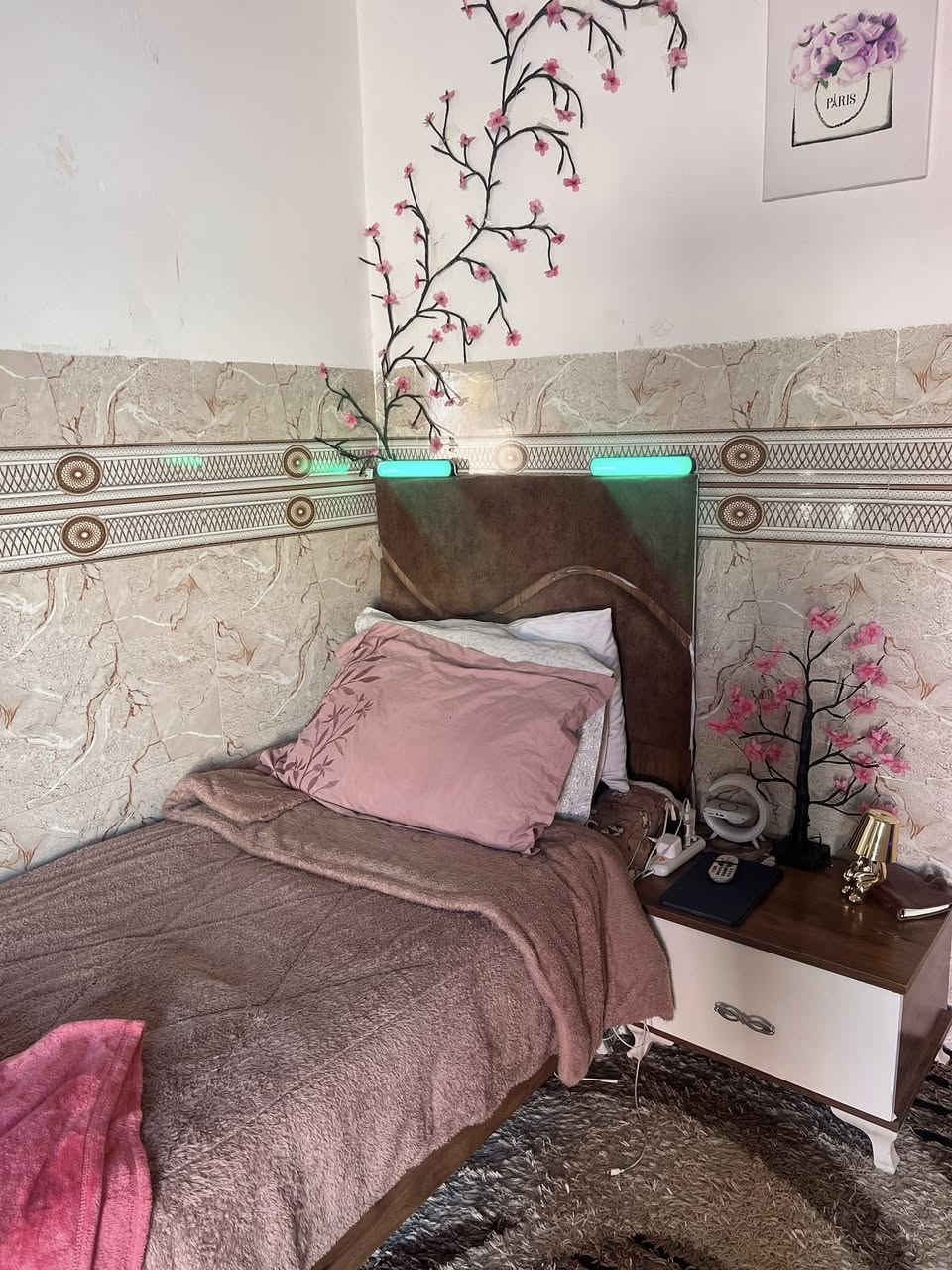 السلام عليكم ..غرفه نوم نفر نضيفه بدون كسر بس باب كنتور واكع يحتاج تبديل سستم  سكه فوق وجوا  سلايت السعر 275ع عيب الباب  مالتها  تفاصيل ع الخاص


**إذا كنت صاحب هذا الإعلان وتريد حذفه لأي سبب، رجاءا أرسل رسالة إلى الدعم الفني**