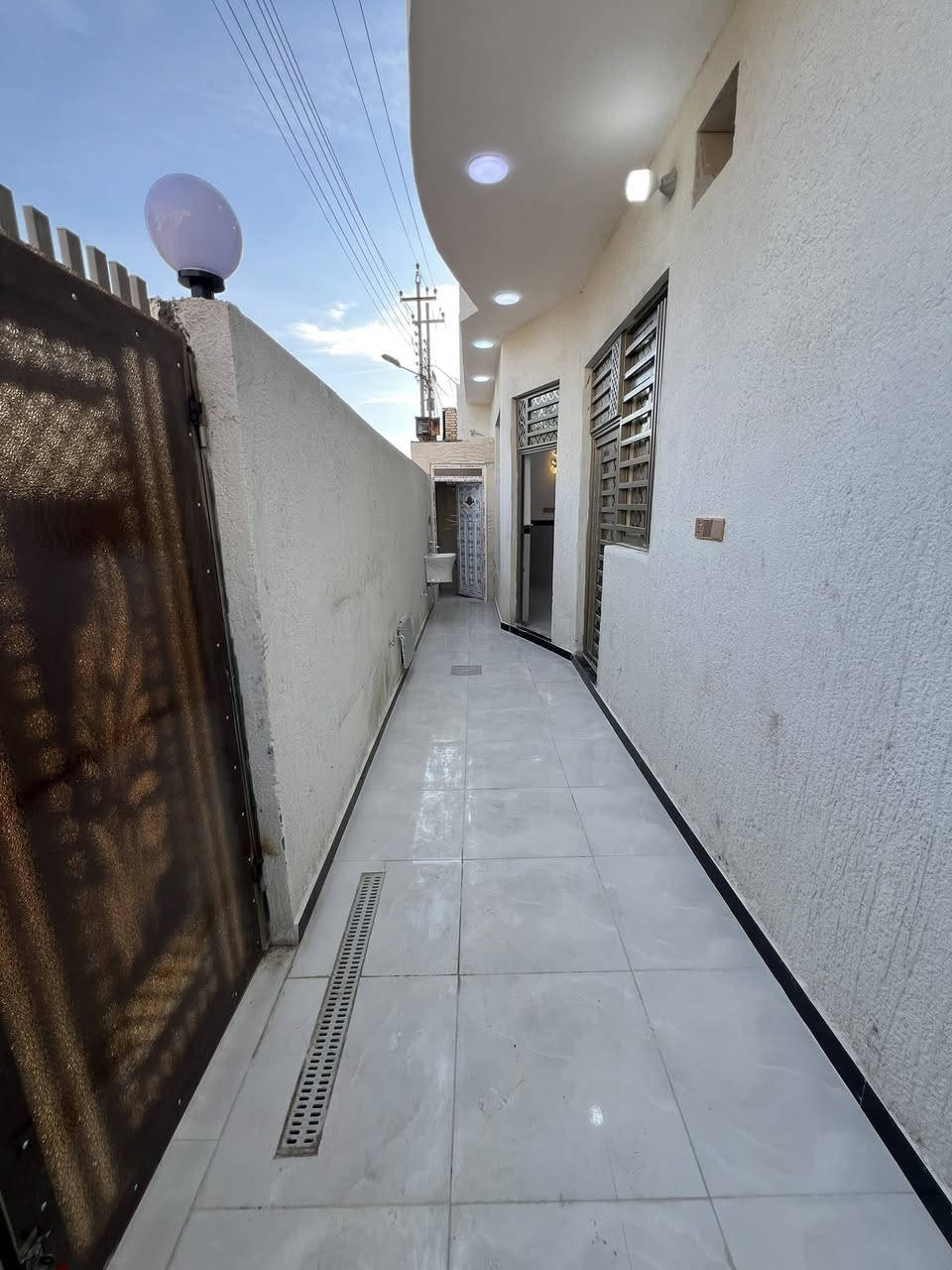 السلام عليكم ورحمة وبركاته
مشتملين ألبيع المساحه 🏢
120 متر +100 متر 
اركان ع ساحه 
في منطقة الشيشان الاولى 
قرب منطقة الصحفين 
أبنأء حديث و جهأز ألسكن ✅💎
جميع الخدمات متوفره 
الاستفسار ع الرقم 
***********
