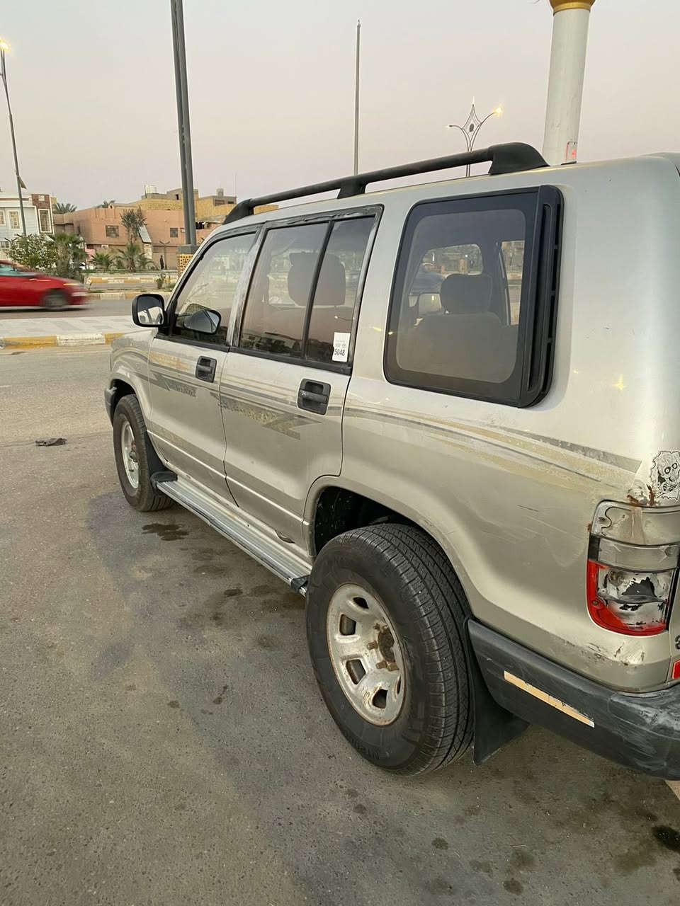 ايسوزو موديل ٩٧ محرك بلاد كير عادي سيارة جاهزة تخم تاير محرك جديد حاويه حداديه باتري كله جديد على وضع الشركة مكفوله من الضربه والصبغ فقط دحجات بسيطة مثل ما واضح بالصور مكان السياره ناصرية السعر ٥٥ وبيه مجال للتفاصيل *********** غير متواجد عل فيس
