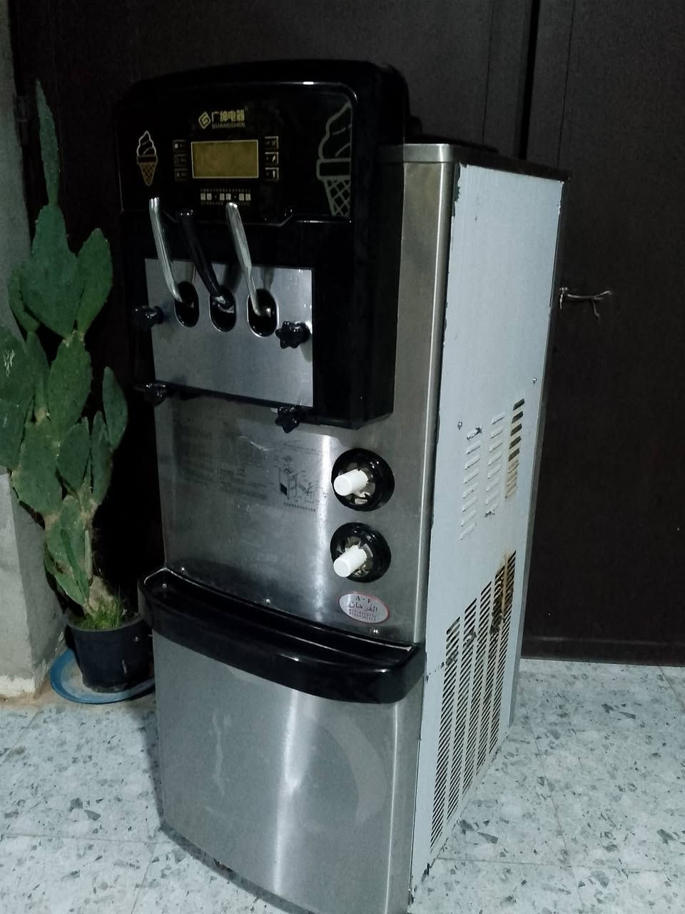 السلام عليكم مكائن سوفت للبيع عدد 2 نوع صيني بيهم كير بكس  تبريد تجميد خير من الله الثنينهن سعرهن مناسب العنوان ديالى الخالص ناحية هبهب رقم الهاتف ***********  أو واتساب
