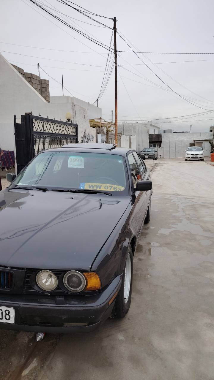 بی ایم مودیل 1991محرك 525كیر عادی سنوی جدید بی دفتر بانزین تبريدشغال سعر52بی مجال قلیل *********** السليمانية, العراق
