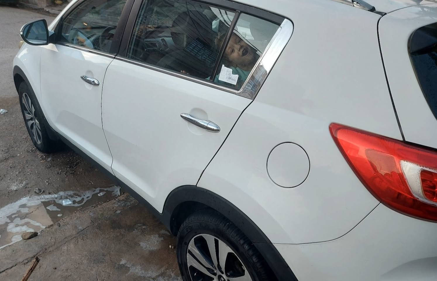 كيا سبورتج  2014
خليجي
محرك  2000 دوش المرغوب 
تحكم ستيرن ( جهتين )
كامرة خلفي وحساس
مري شفط 
اشاير بالمري 
ويل  ١٨
سيارة 
رقم بغداد سنوية مجددة ٢٠٣٠ بسمي 
سيارة ماشية158 كيلو
ابيعك الصبغ حزام واكو تصليح بسيط بارد بمقدمة القمارة موضح بالصور 
السعر 125$ ورقة
المكان : بغداد
للتـ.ـواصل :  ***********
