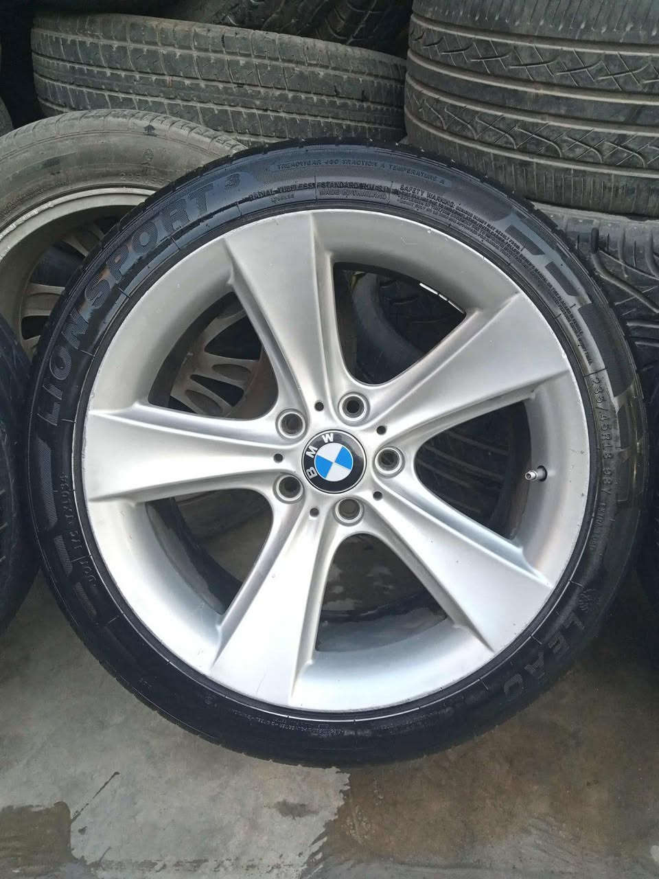 تاقم ویل و تایەی هامانی  18  دوو سایز
بۆ فرۆشتن یان گۆڕینەوە 
نرخ 200 $ 
لەسلێمانیم
***********
***********
