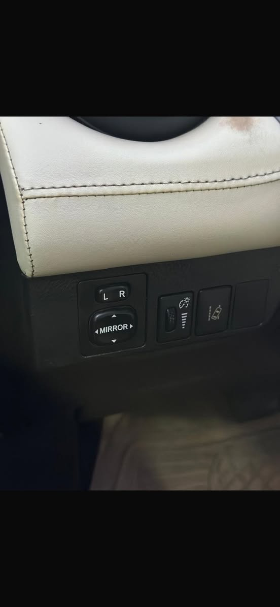 السلام عليكم
راف 4.     2018
مكفولة من صبغ
فقط بارد برأس البنيد
بدون شاصي بدون ايرباك 
فتحة 
داخل جلد ابيض 
مانع انزلاق
شاشة
السعر 165 بيها مجال
*********** زيد الجبوري
