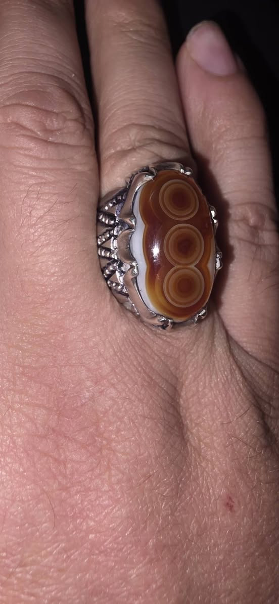 ياالله قطعه نوادر السليماني النقيب عيون مساويه بل شعره احمر معطف صياغه صاحب وزن الخاتم فوك ال ٤٠ غرام سعره غالي عل خاص


**إذا كنت صاحب هذا الإعلان وتريد حذفه لأي سبب، رجاءا أرسل رسالة إلى الدعم الفني**