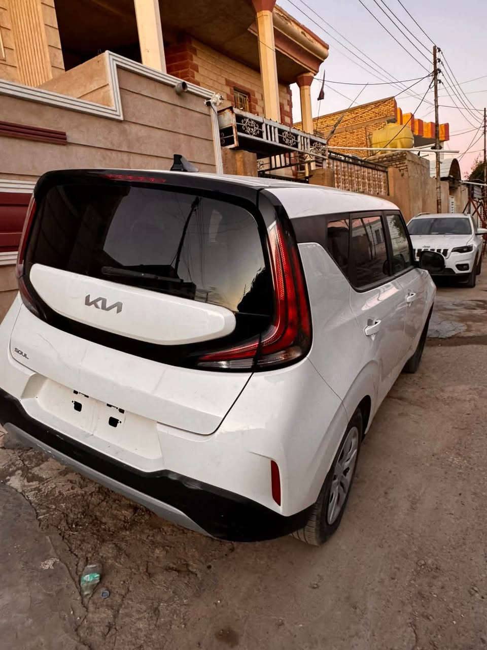 للبيع للبيع للبيع 

كيا صول موديل 23 LX ماشيه 27 الف 

منفيس تكدر ترقمها اي محافظة 

ولا قطعه مبدله بيه فقط خشم البنيد مصبوغ 

السعر:- 135 ورقه

*********** للاتصال هاتف+واتساب
