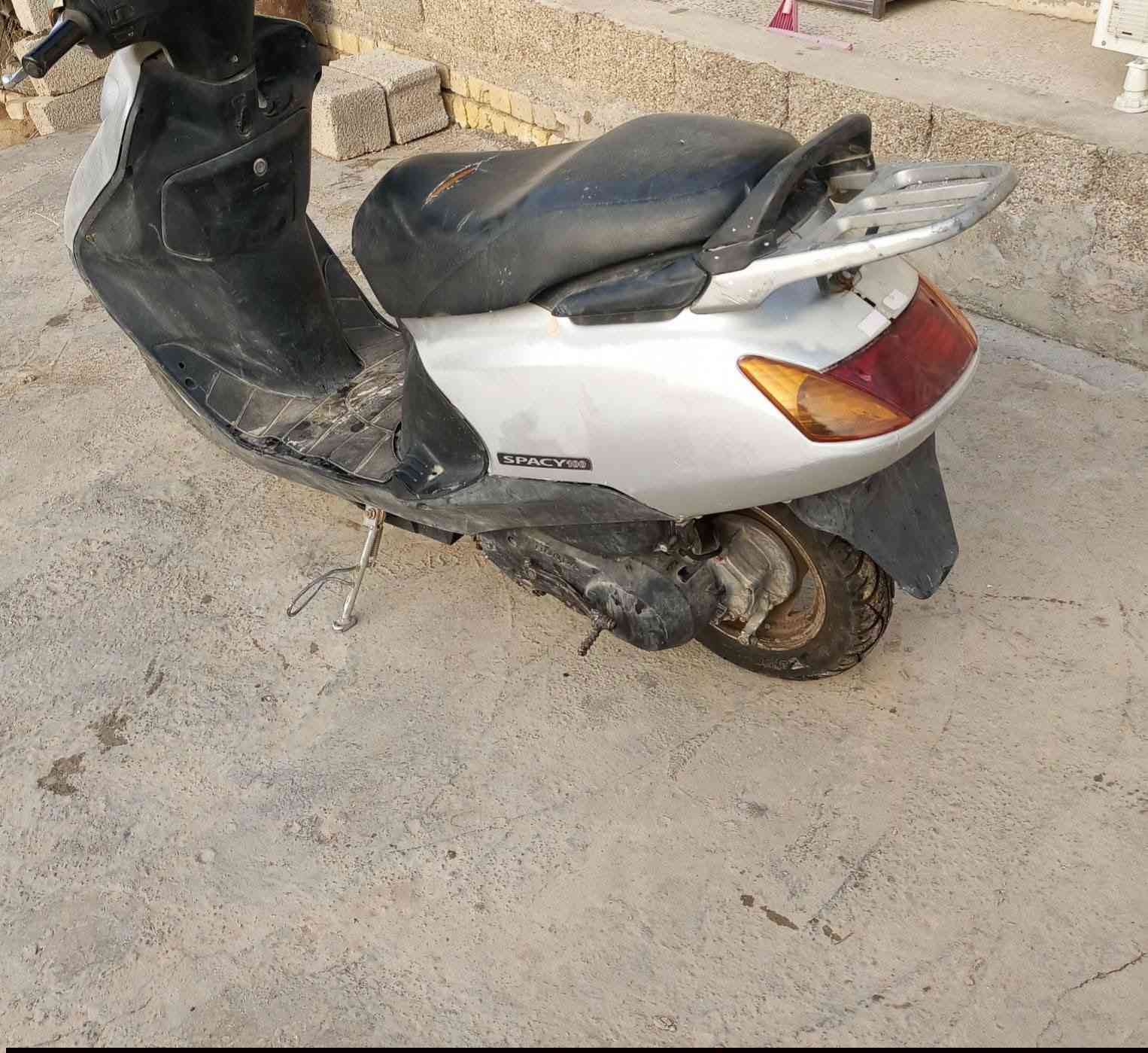 دراجه سبيسي ياباني للبيع
الدراجه كفرات اصلية 
وكابريتر اصلي 
الدراجه مجفتى تجفيت جديد 
كلها شغالة كهربائيات لايت عالي ناصي 
المكان كوت منطقة البيضاء 
السعر 500


**إذا كنت صاحب هذا الإعلان وتريد حذفه لأي سبب، رجاءا أرسل رسالة إلى الدعم الفني**